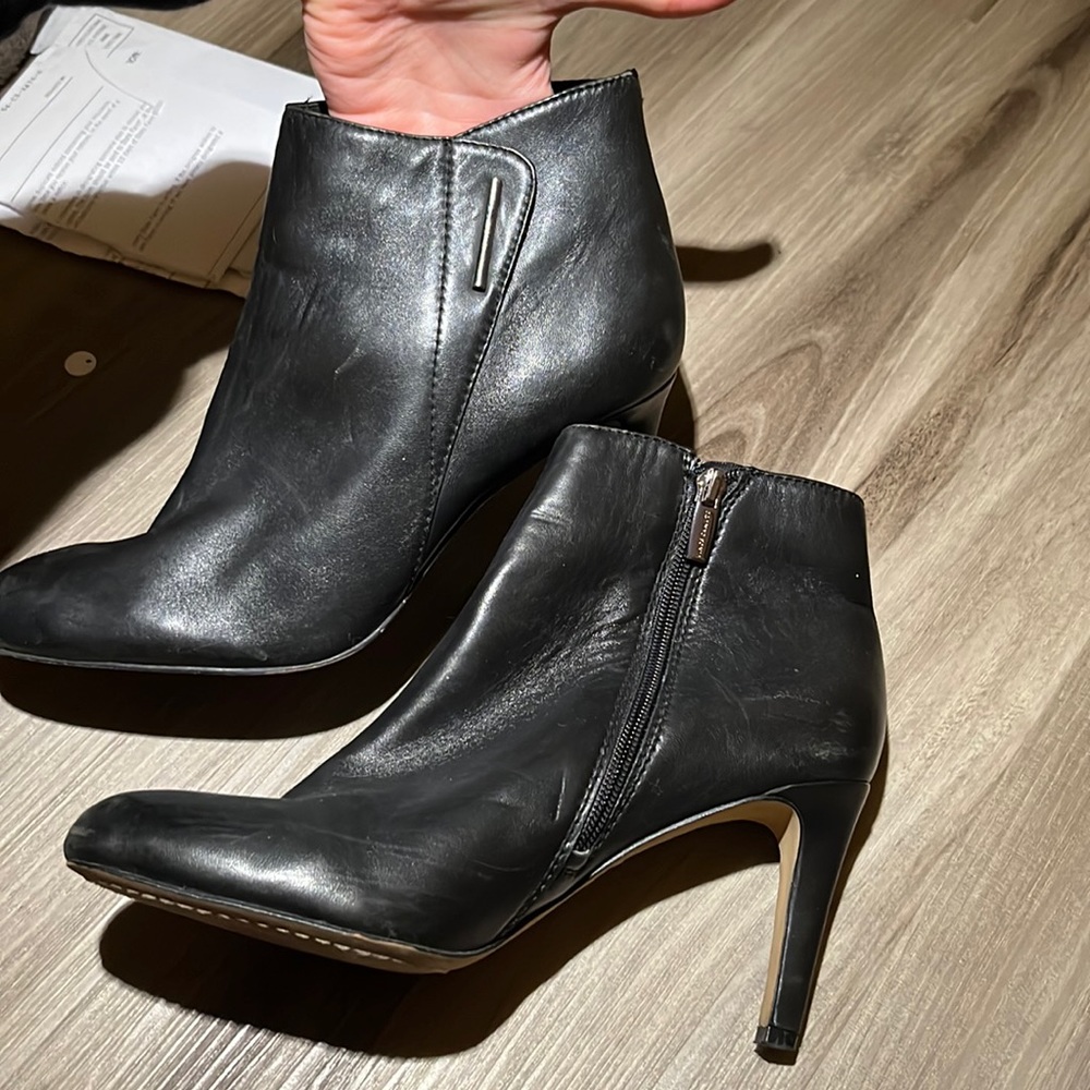 Vince camuto booties 9.5